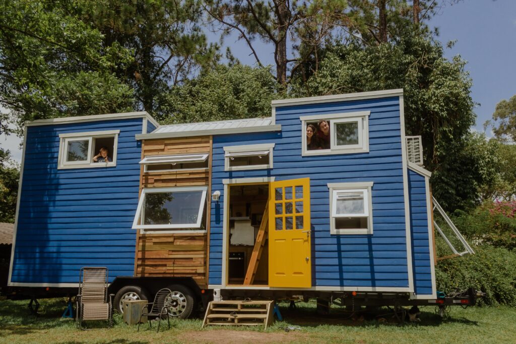 Intercâmbio Brasil x Peru: tour na Araraúna, a Tiny House brasileira legalizada