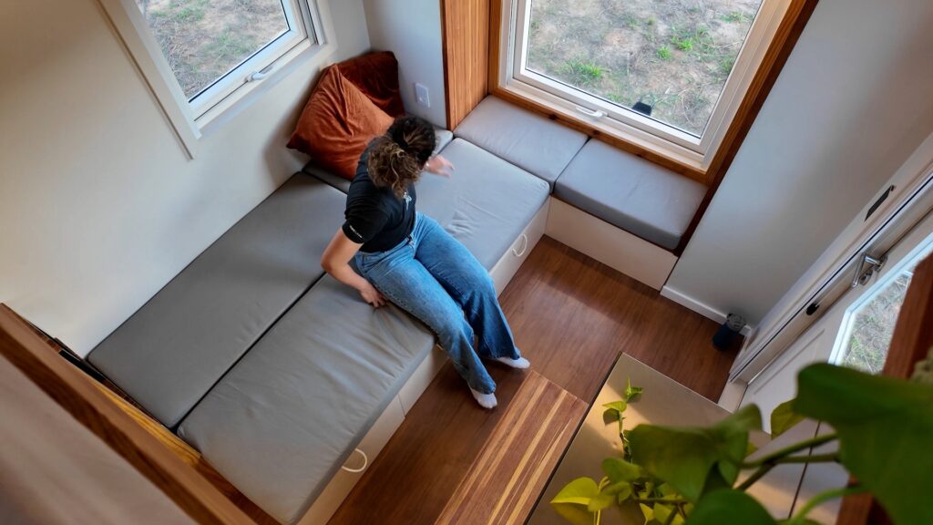 A maior surpresa de uma Tiny House não é o tamanho. É como ela faz você se sentir.