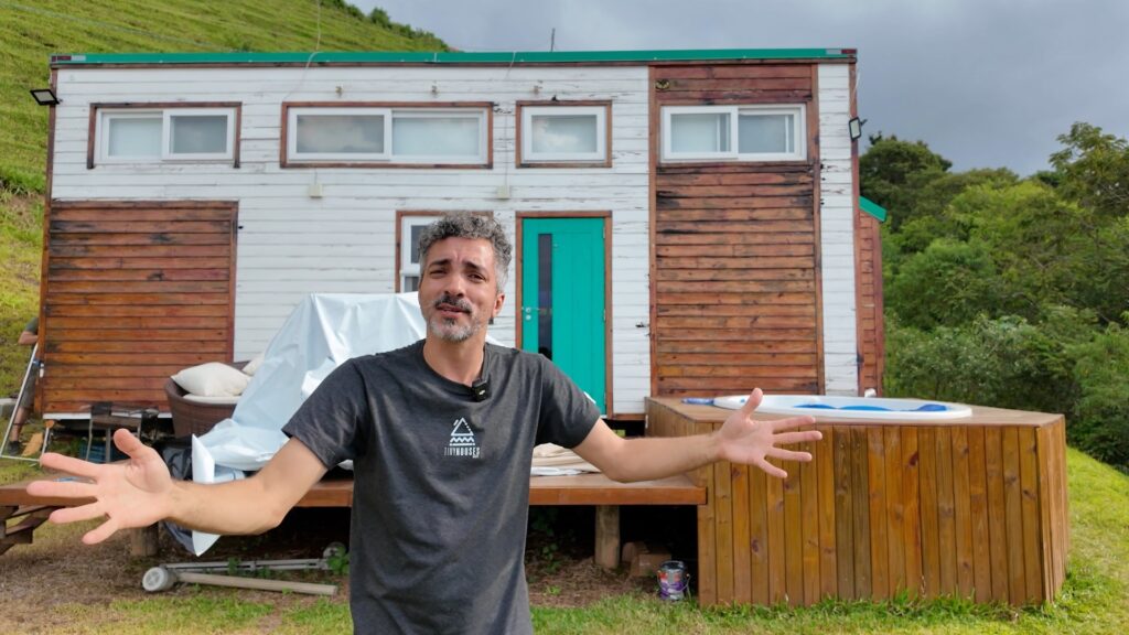🛠️Reforma da Toca Turquesa: O Que Aprendemos Sobre Revestimentos de Baixa Manutenção em Tiny Houses